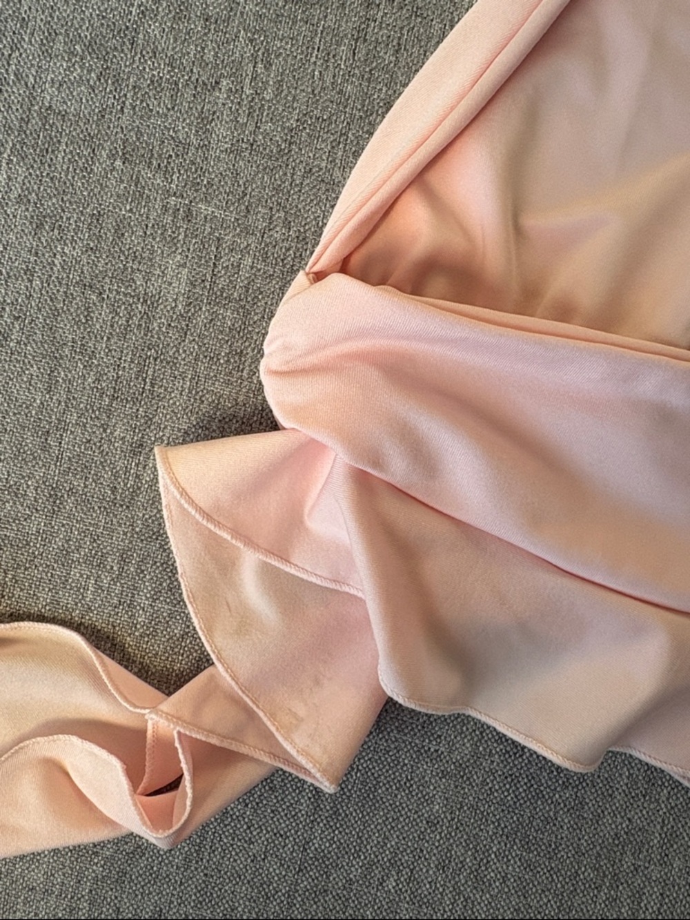Backless Soft Pink Halter Tie-Back Top - Picture 3 of 3